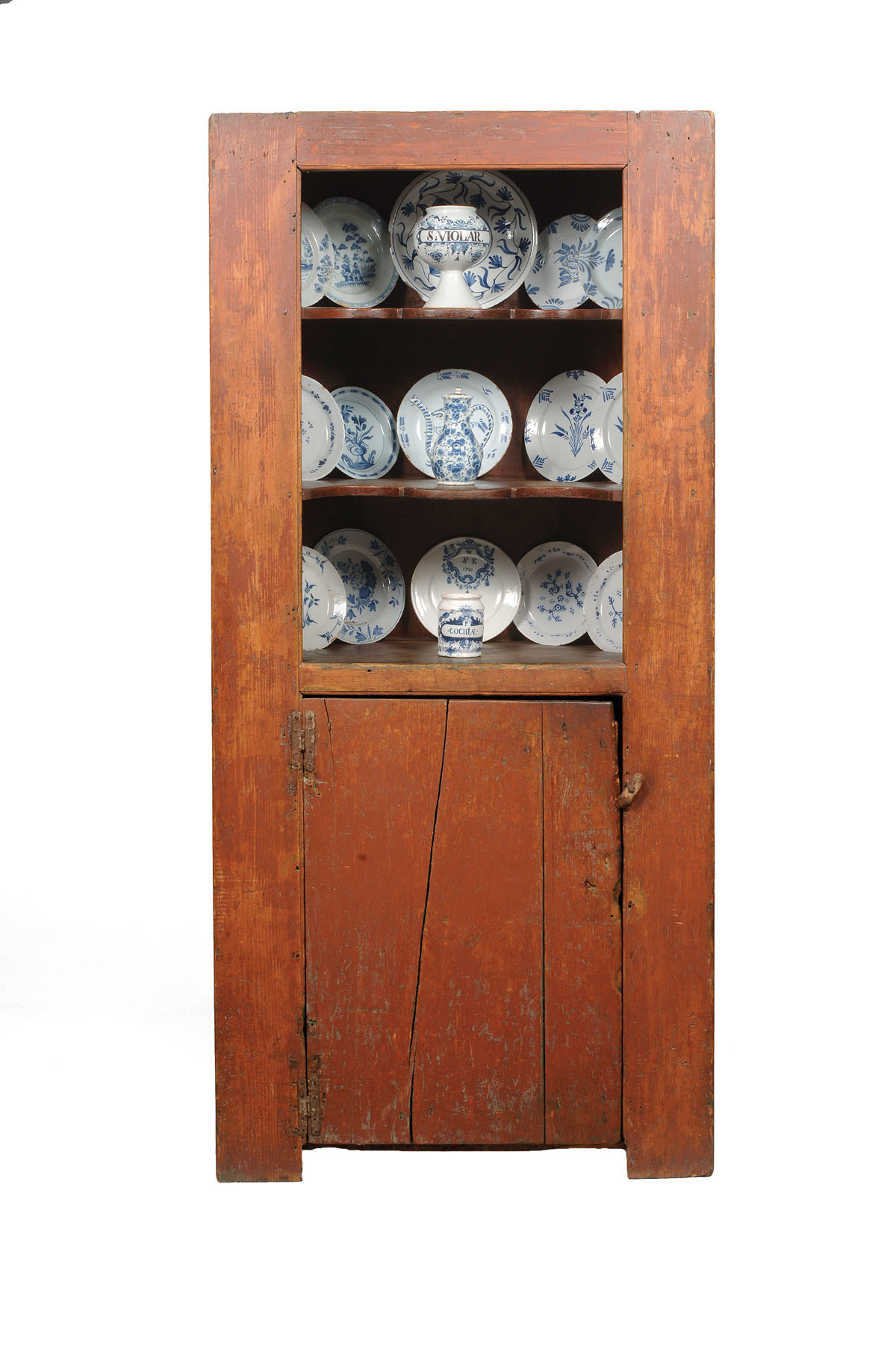 FIVE ENGLISH DELFT BLUE AND WHITE PLATES EIGHTEENTH CENTURY Comprising