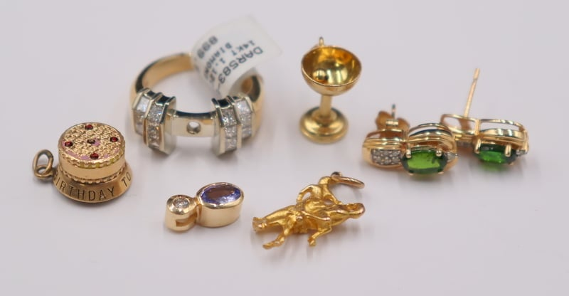 JEWELRY ASSORTED GOLD JEWELRY GROUPING Including a 14kt yellow gold