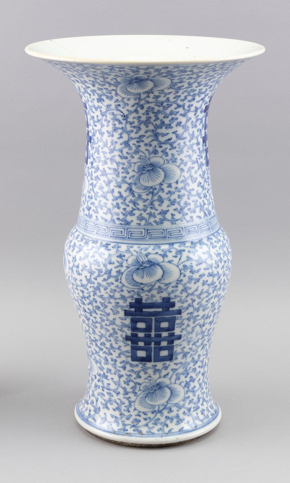 CHINESE BLUE AND WHITE PORCELAIN BALUSTER VASE LATE 19TH EARLY