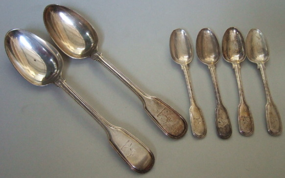 Silver double struck fiddle and thread pattern pattern table flatware