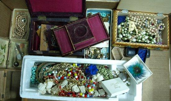 A large quantity of costume jewellery and small items of