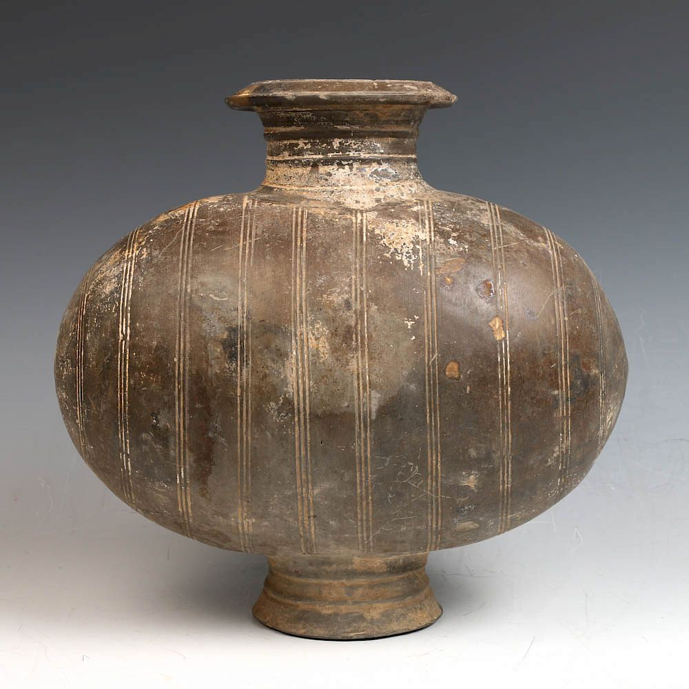 LARGE CHINESE BLACK POTTERY COCOON JAR HAN DYNASTY well potted