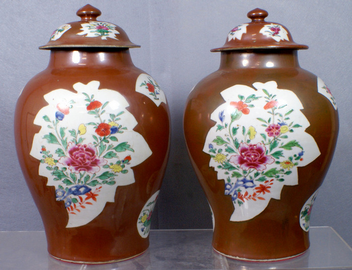 Chinese export porcelain Batavia ware lg pr of covered jars