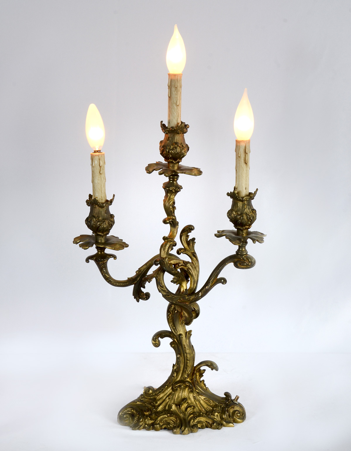 3 LIGHT BRONZE CANDELABRA LAMP 3 light bronze candelabra with