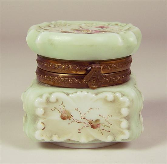 Wave Crest Dresser Box Alternating green and cream ground with