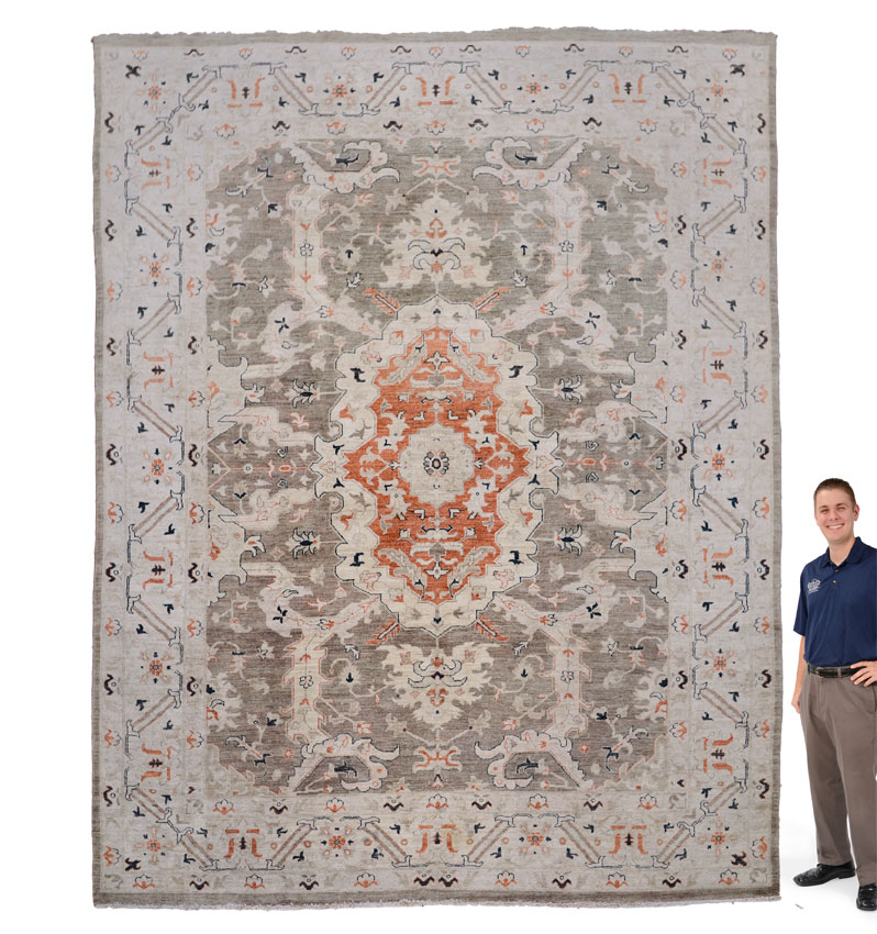 APPROX 15 25 YR OLD PAKISTANI HAND KNOTTED WOOL RUG