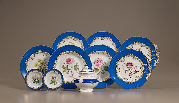 COALPORT BOTANICAL PORCELAIN TABLEWARES English ca 1820 1840 A nine