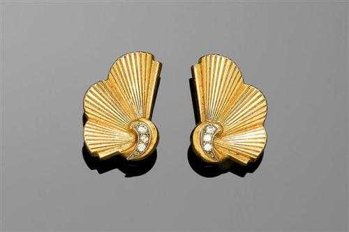 GOLD AND BRILLIANT CUT DIAMOND CLIP EARRINGS ca 1940 Yellow