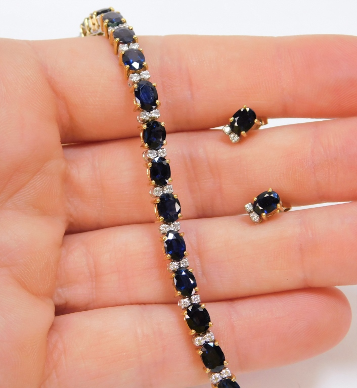FINE DIAMOND SAPPHIRE BRACELET EARRING SET United States20th Century25 Oval