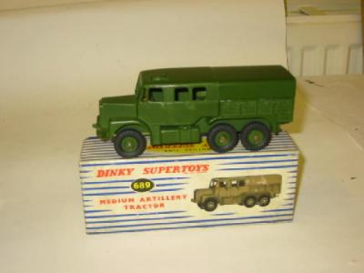689 Medium Artillery Tractor boxed G E