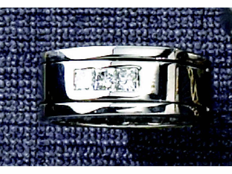 DIAMOND RING 14k white gold channel ring set with three