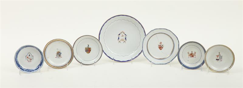 GROUP OF SEVEN CHINESE EXPORT ARMORIAL PORCELAIN PLATES The small