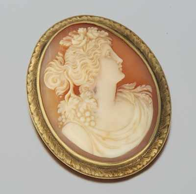 A Ladies Carved Shell Cameo Brooch ca 1890 10k yellow
