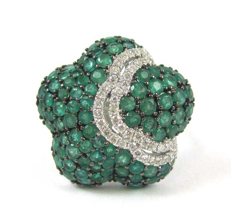 EMERALD DIAMOND AND EIGHTEEN KARAT GOLD RING cluster ring with