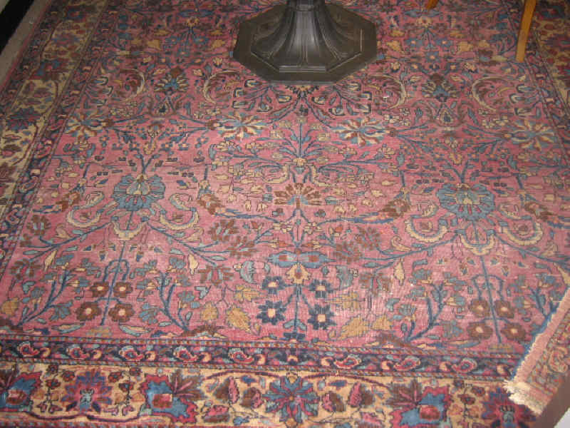 EARLY 20TH CENTURY MESHID ROOM RUG The wine red field