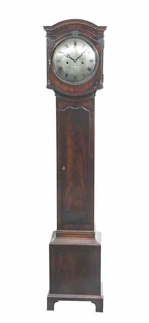 AN EARLY 20TH CENTURY MAHOGANY GRANDMOTHER CLOCK having a convex