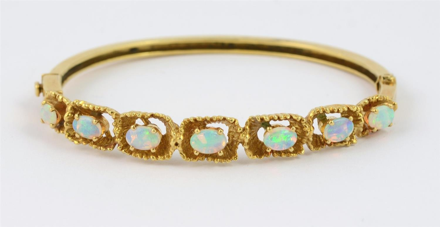18K Yellow gold hinged bangle bracelet set with 7 oval