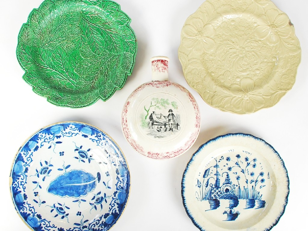 EARLY VICTORIAN STAFFORDSHIRE POTTERY POSSIBLY DAVENPORT CIRCULAR FLASK of flattened