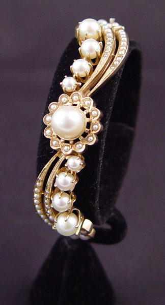 VICTORIAN PEARL 14K GOLD BANGLE With 9 cultured pearls approx