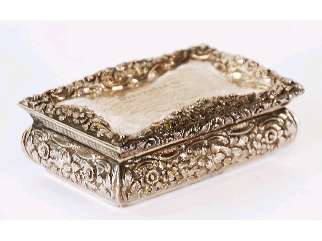 MID 19TH CENTURY PRESENTATION SNUFF BOX with foliate embossed cushion