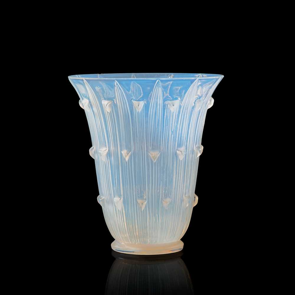 REN LALIQUE FRENCH 1860 1945 BELLIS VASE NO 1097 designed
