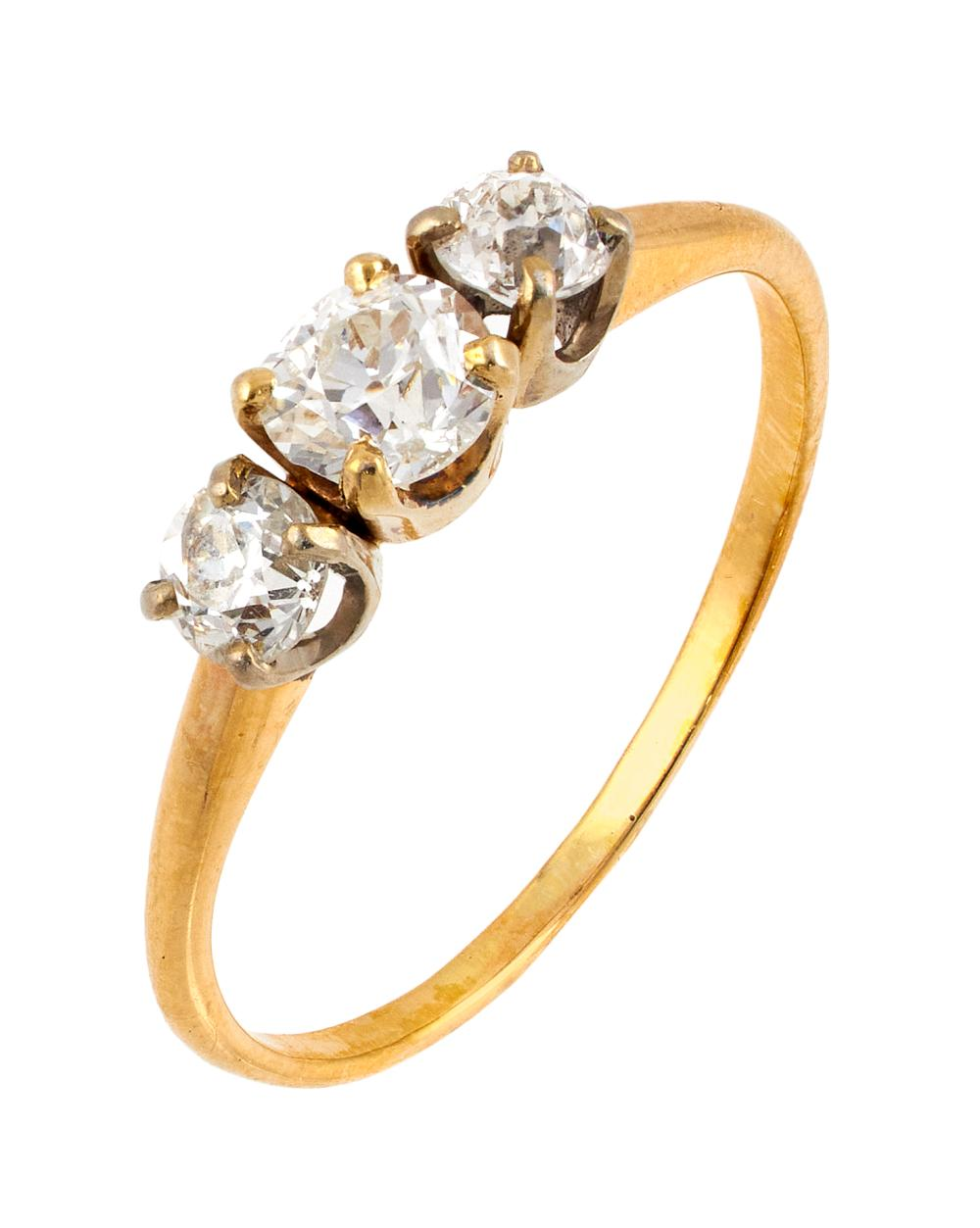 14KT YELLOW GOLD AND DIAMOND RING APPROX 0 90 TOTAL