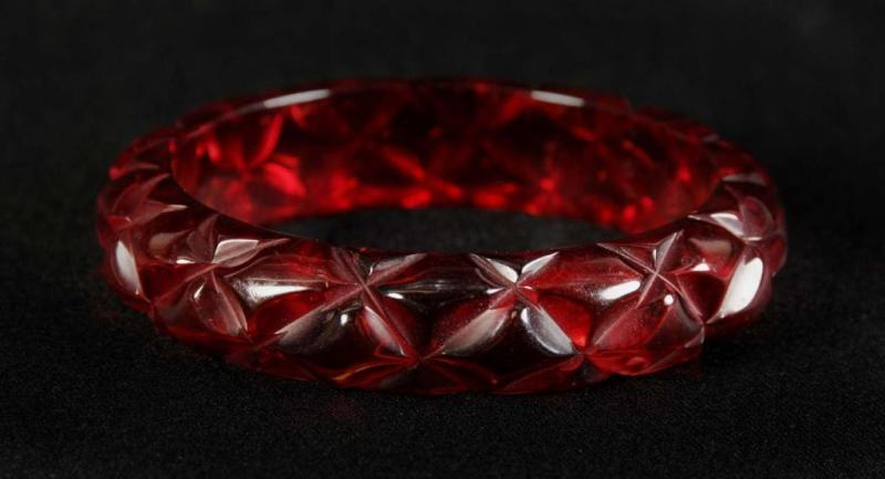 Bakelite Cherry Juice Carved Quilted Bracelet Condition Excellent Size 3