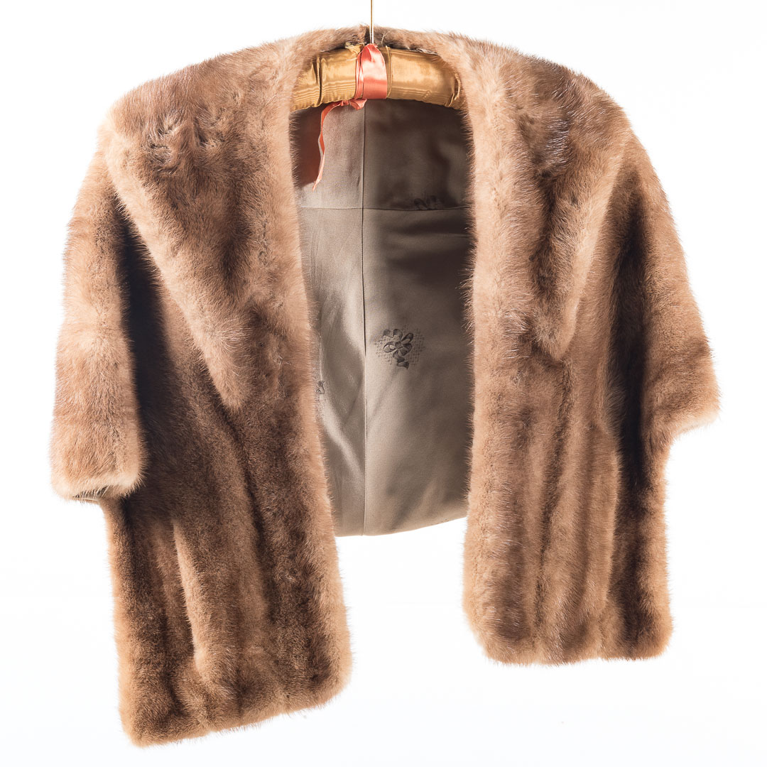 A Lady s Mink Stole with Shawl Collar Tan to
