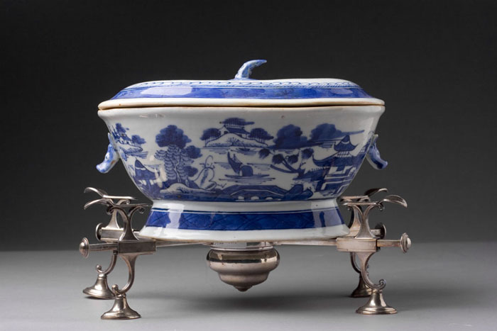 CANTON COVERED SOUP TUREEN WITH BOARS HEAD HANDLES Length 10
