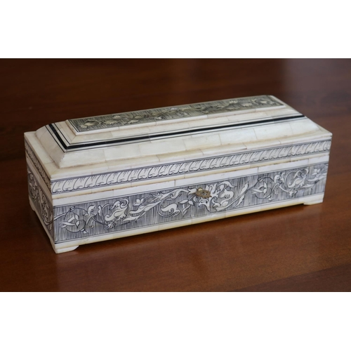 Indian sectional Vizagapatam bone lidded box approx 10cm H x