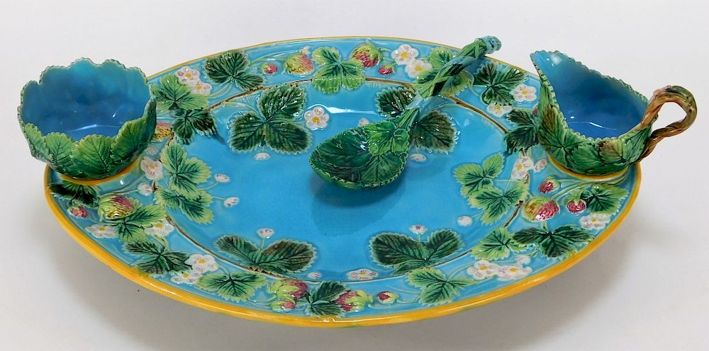 FINE George Jones Majolica Strawberry Serving Set England Late 19th