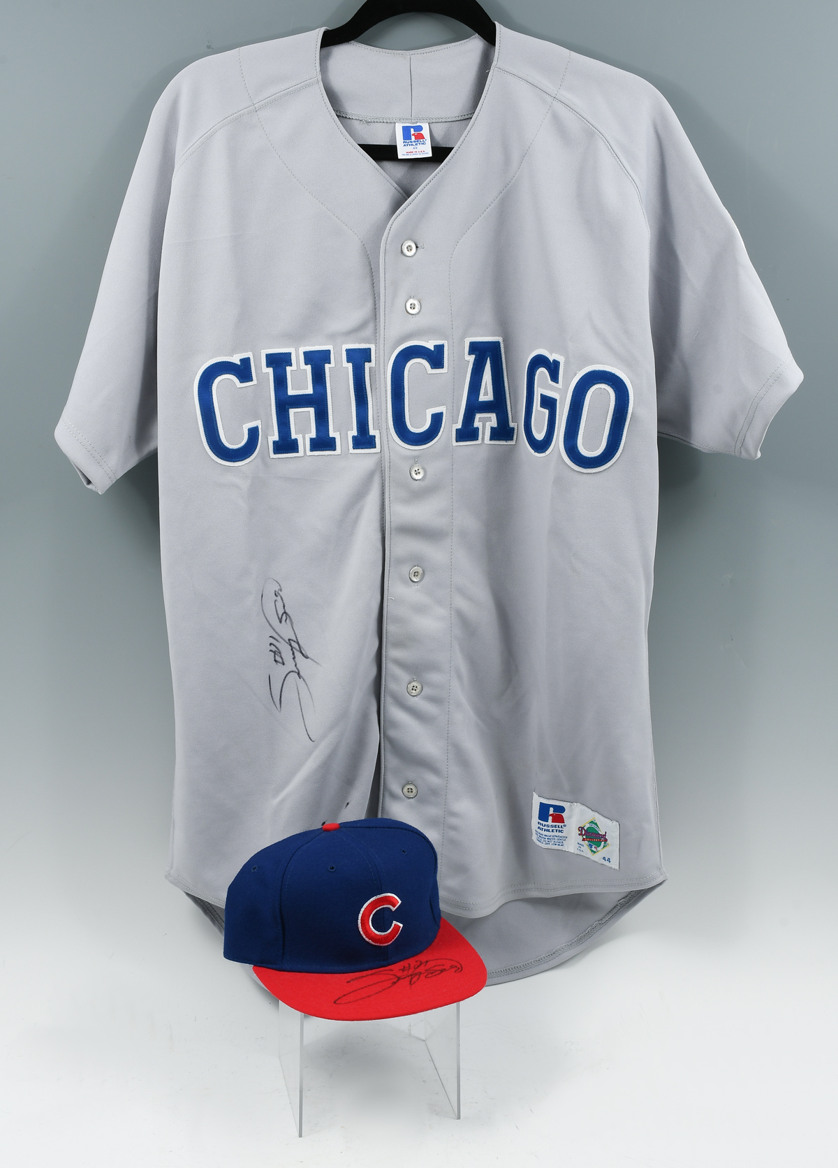 TWO PIECE SAMMY SOSA SIGNED MEMEROBILIA LOT 1 Chicago Cubs