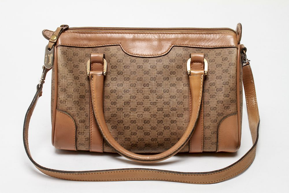 Gucci GG Monogram Shoulder Bag Gucci GG monogram pattern shoulder