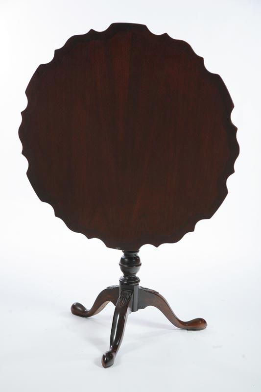 TILT TOP TEA TABLE Mahogany with a scalloped top birdcage