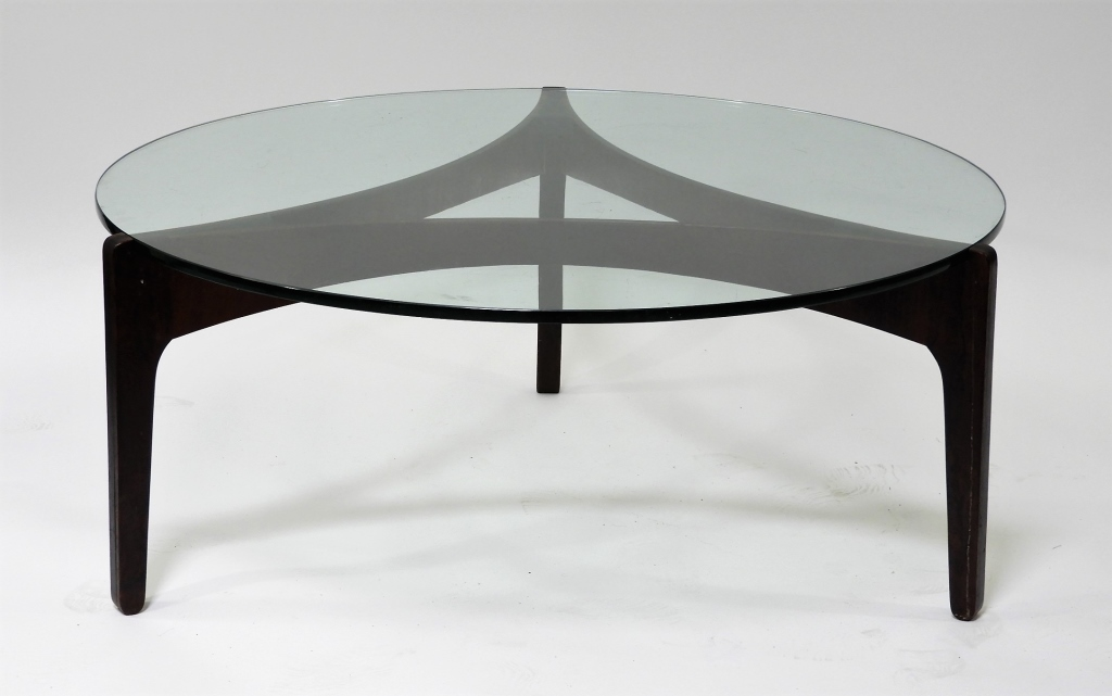 AMERICAN MCM TRIANGULAR HARDWOOD COFFEE TABLE Untied States Circa 1950An