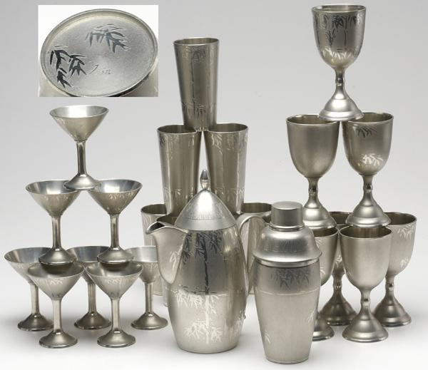 BARWARE Spun aluminum barware set with matte ground and bright