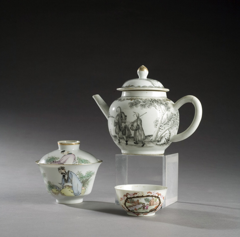 GROUP OF CHINESE EXPORT TEAWARES INCLUDING A BOWL WITH COVER