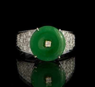 A Ladies Natural Jadeite and Diamond Ring 14k white gold