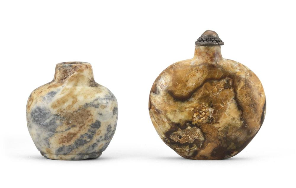 TWO CHINESE HARDSTONE SNUFF BOTTLES LATE 19TH CENTURYTWO CHINESE HARDSTONE