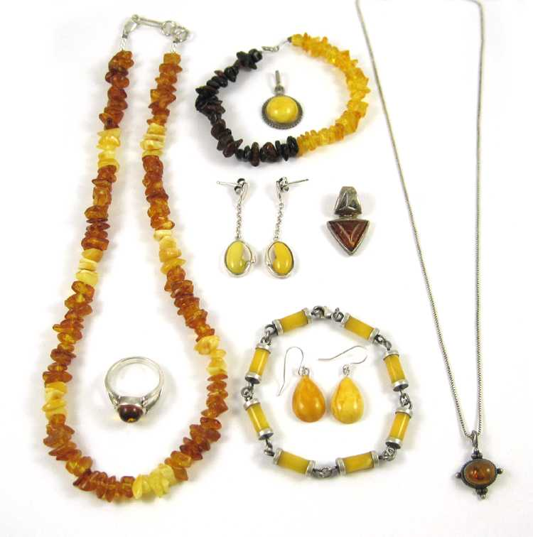 TEN ARTICLES OF BALTIC AMBER AND STERLING SILVER JEWELRY including