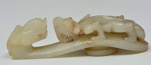 A COLLECTION OF SIX HARDSTONE AND GLASS PIECES to include