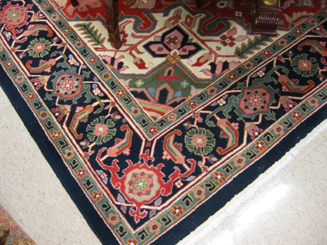 HAND KNOTTED ORIENTAL CARPET Indo Heriz central geometric medallion and