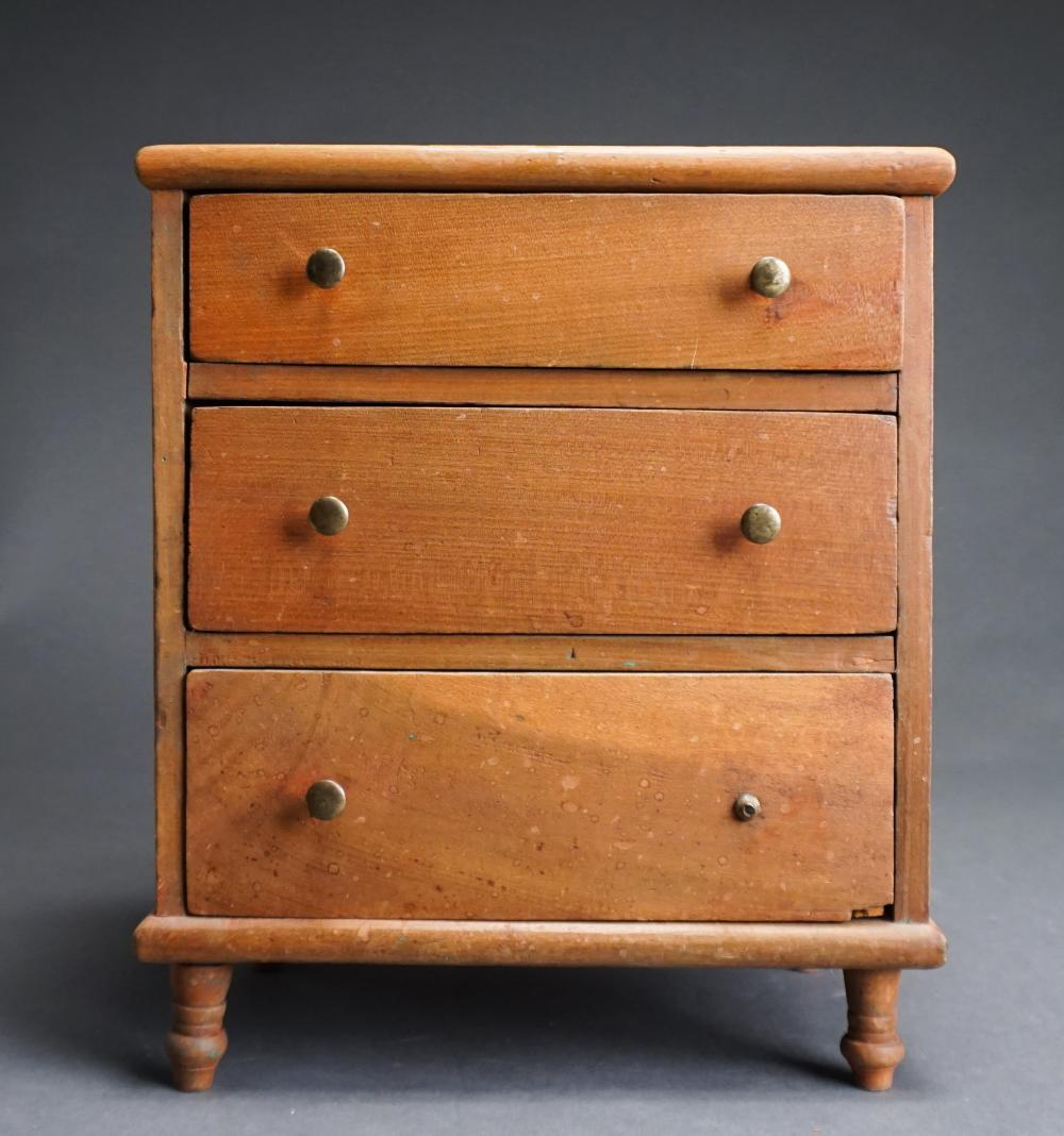 FEDERAL STYLE MAHOGANY DIMINUTIVE CHEST OF DRAWERS 13 1 4