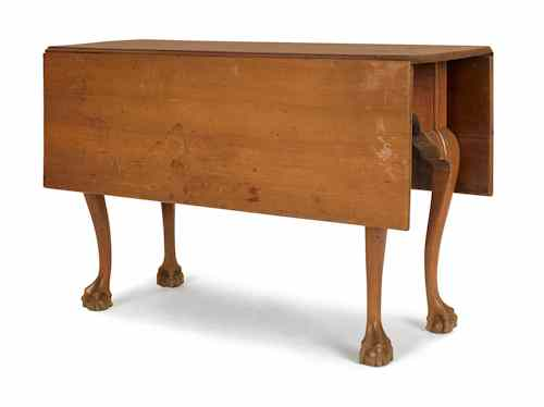 Pennsylvania Chippendale walnut drop leaf dining table ca 1770 with