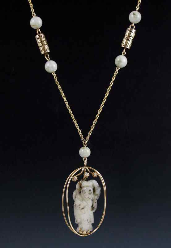 14K GOLD AND CARVED JADE NECKLACE 14K yellow gold pendant