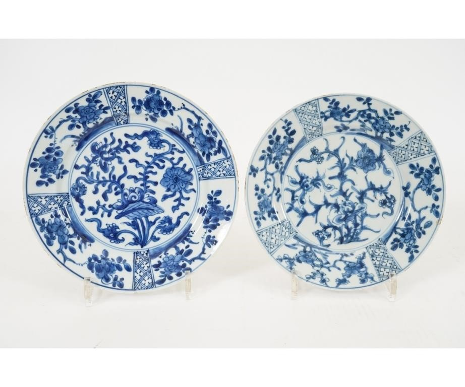 Two Chinese porcelain blue and white plates Qing Dynasty 17th