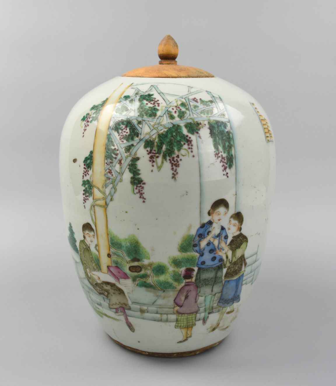 CHINESE FAMILLE ROSE JAR WOOD COVER 19TH C Chinese late