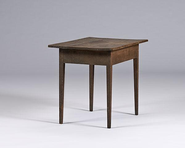 HEPPLEWHITE WORK TABLE American 19th century walnut A Hepplewhite work