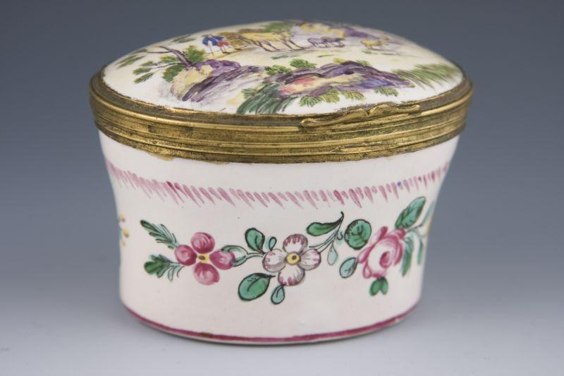 Samson Porcelain Hinged Box French 19th c oval shape with