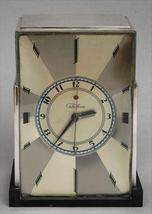 TELECHRON ART DECO CHROME AND PLASTIC ELECTRIC TABLE CLOCK MODERNIQUE